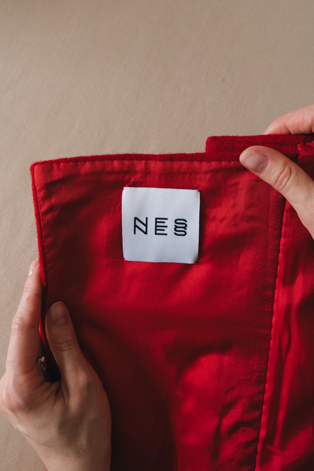The red mini, inside view of the woven label on the red lining