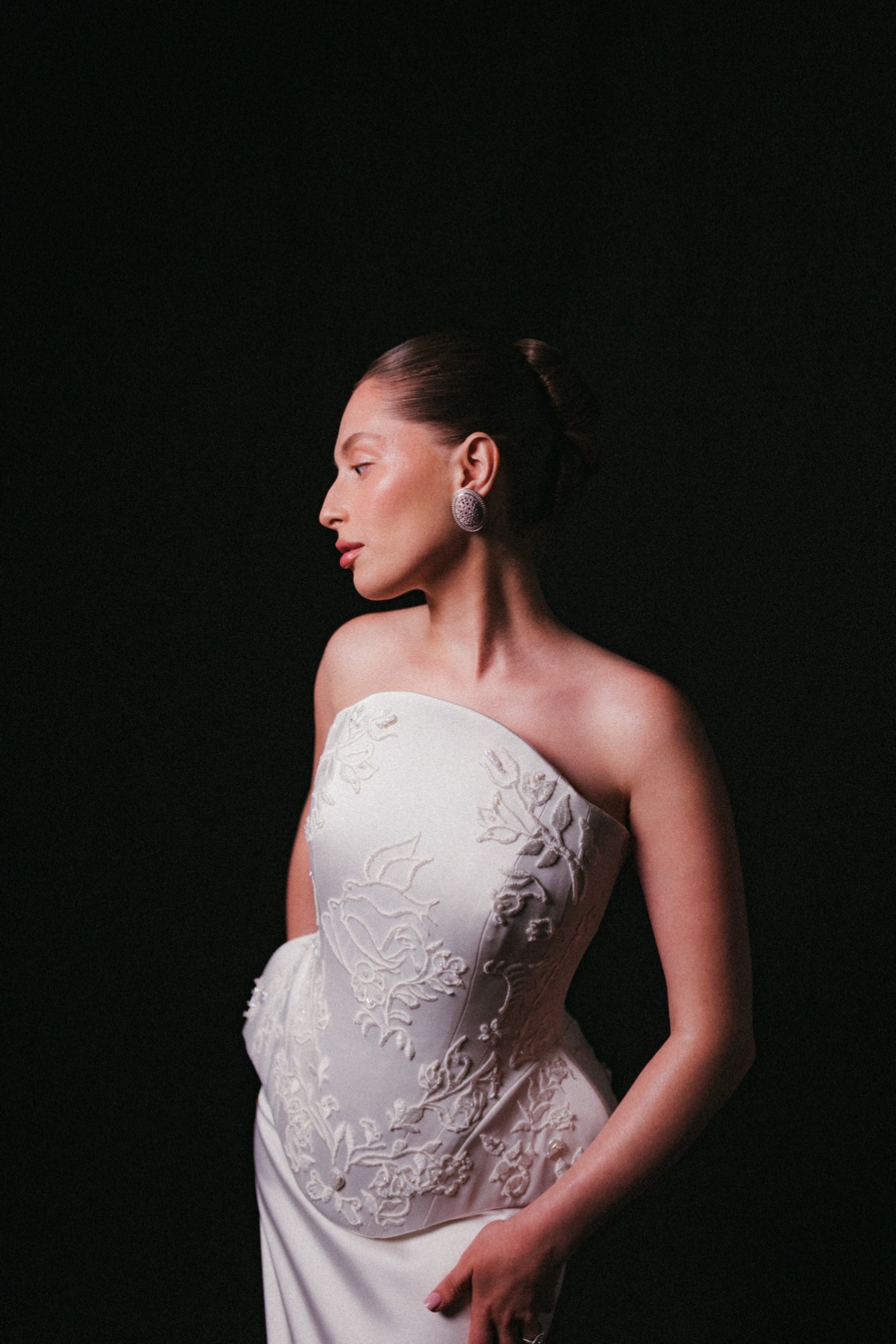 The embroidered bodice in profile